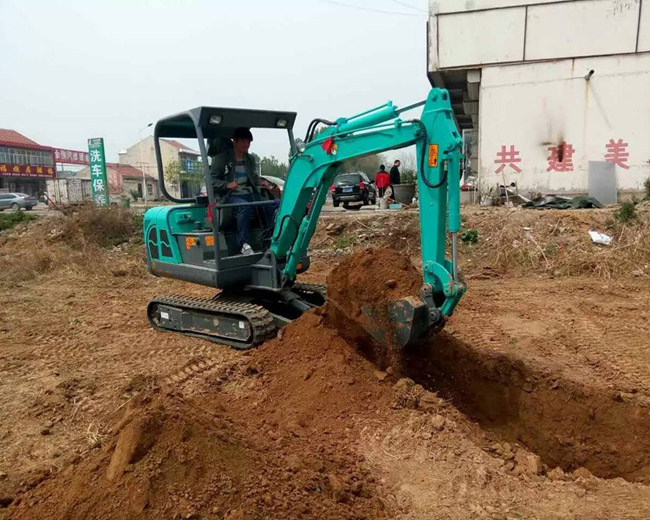 小型挖掘機操作規(guī)程