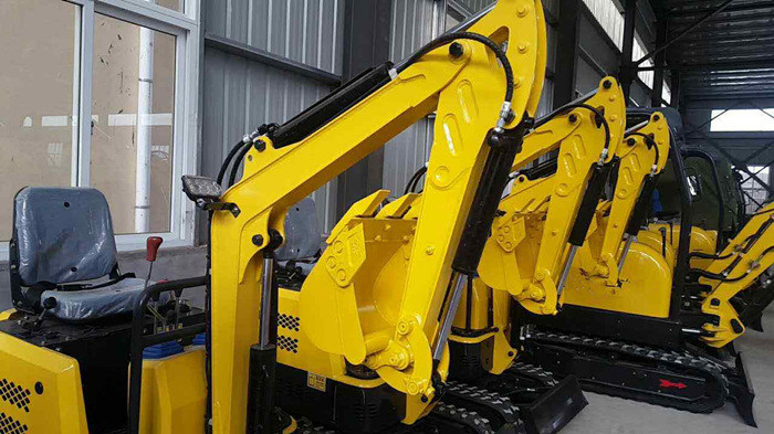 小挖掘機(jī)保養(yǎng)項(xiàng)目