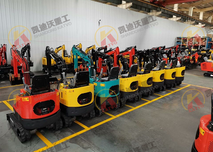 恭賀濮陽羊肚菌大戶定做20臺13型大棚用小挖機發貨